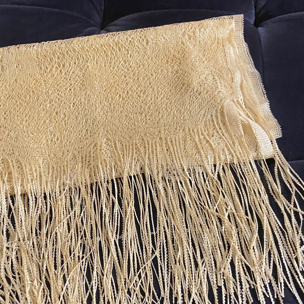 Elegant Cream Knit Shawl with Fringe - Picture 3 of 4